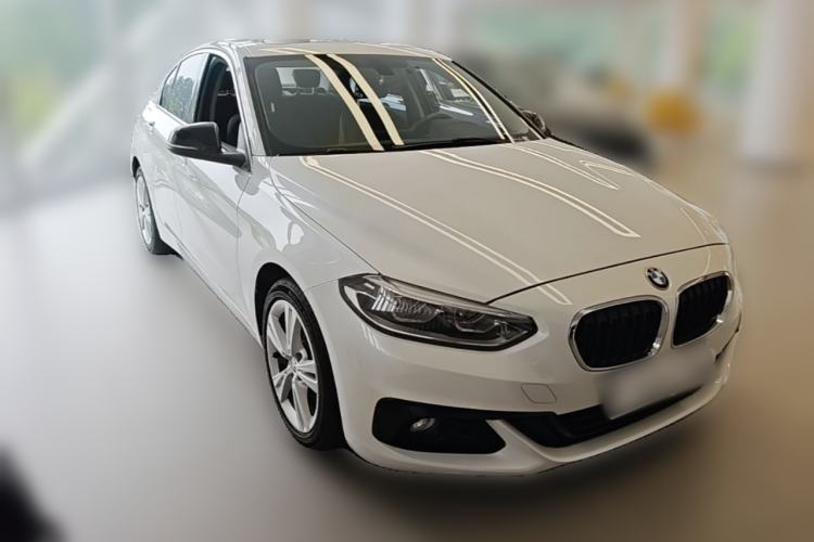 Used BMW 1 Series 2018 118i Design Package Edition Front Right 45 Deg