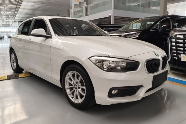 Used BMW 1 Series 2018 118i Leading Model Front Right 45 Deg