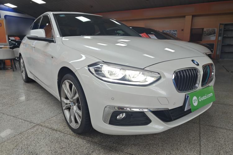 Used BMW 1 Series 2018 Restyled 120i Design Package Edition Front Right 45 Deg