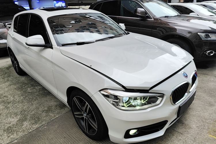Used BMW 1 Series 2018 118i Sport Design Package Front Right 45 Deg