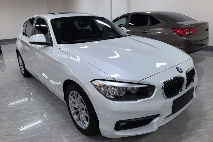 Used BMW 1 Series 2018 118i Leading Model Front Right 45 Deg