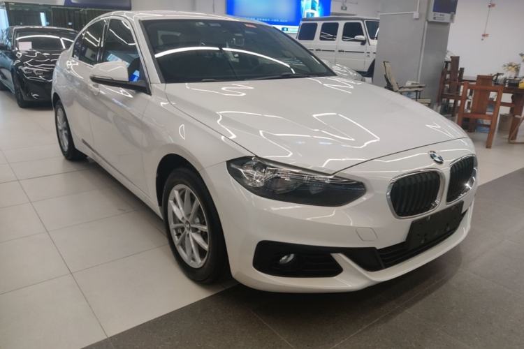 Used BMW 1 Series 2018 118i Fashion Model Front Right 45 Deg