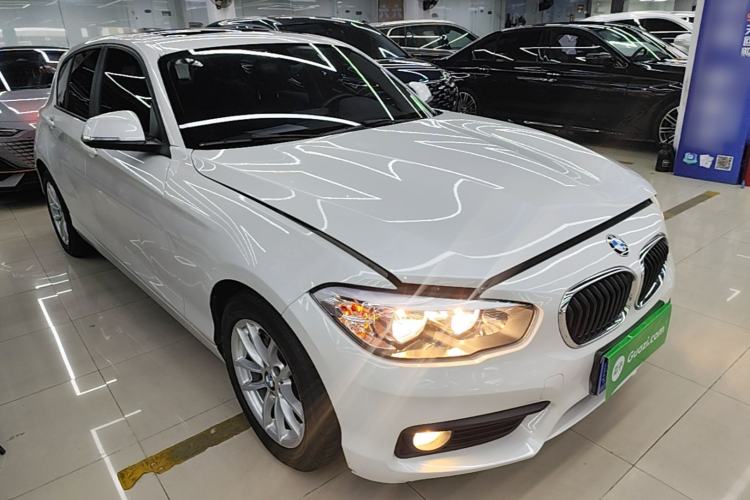 Used BMW 1 Series 2018 118i Leading Model Front Right 45 Deg