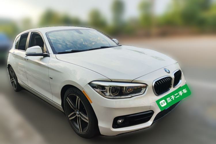 Used BMW 1 Series 2018 118i Sport Design Package Front Right 45 Deg