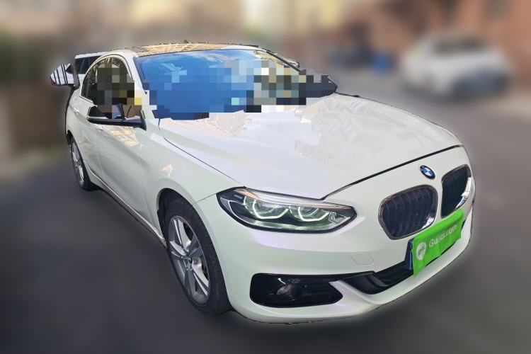 Used BMW 1 Series 2018 118i Design Package Edition Front Right 45 Deg