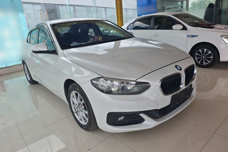 Used BMW 1 Series 2018 118i Fashion Model Front Right 45 Deg