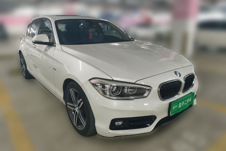 Used BMW 1 Series 2018 118i Sport Design Package Front Right 45 Deg
