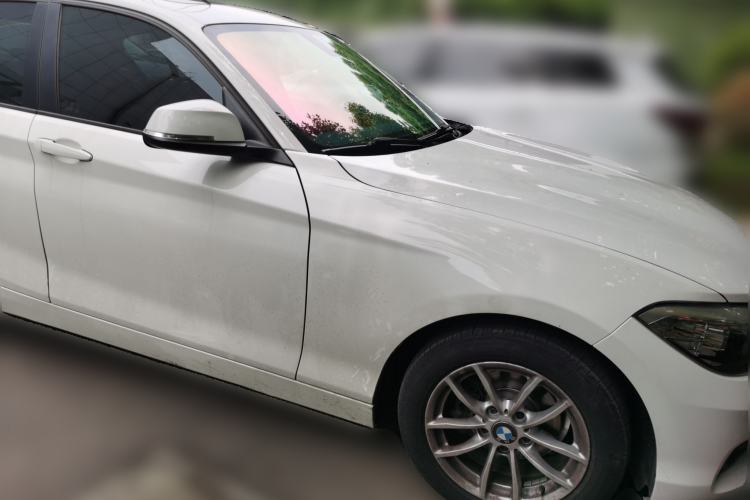 Used BMW 1 Series 2018 118i Leading Model Front Right 45 Deg