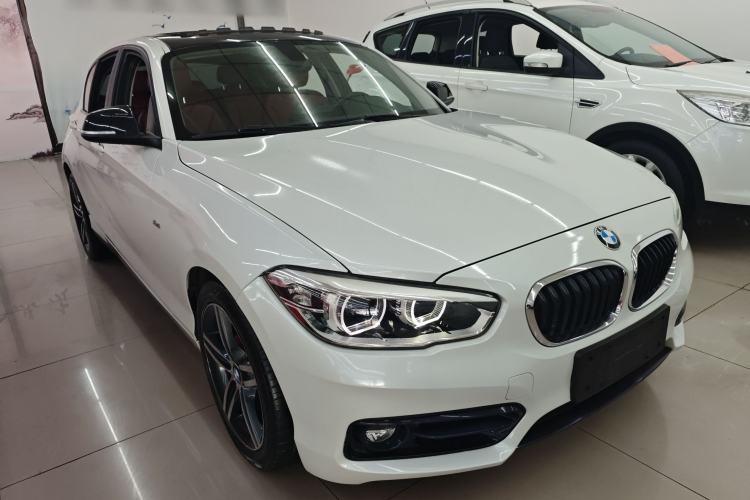 Used BMW 1 Series 2018 118i Sport Design Package Front Right 45 Deg