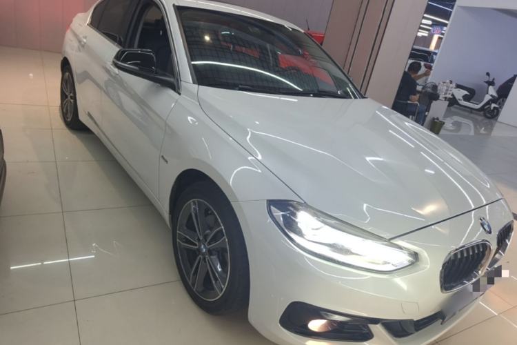 Used BMW 1 Series 2018 118i Sport Edition Front Right 45 Deg