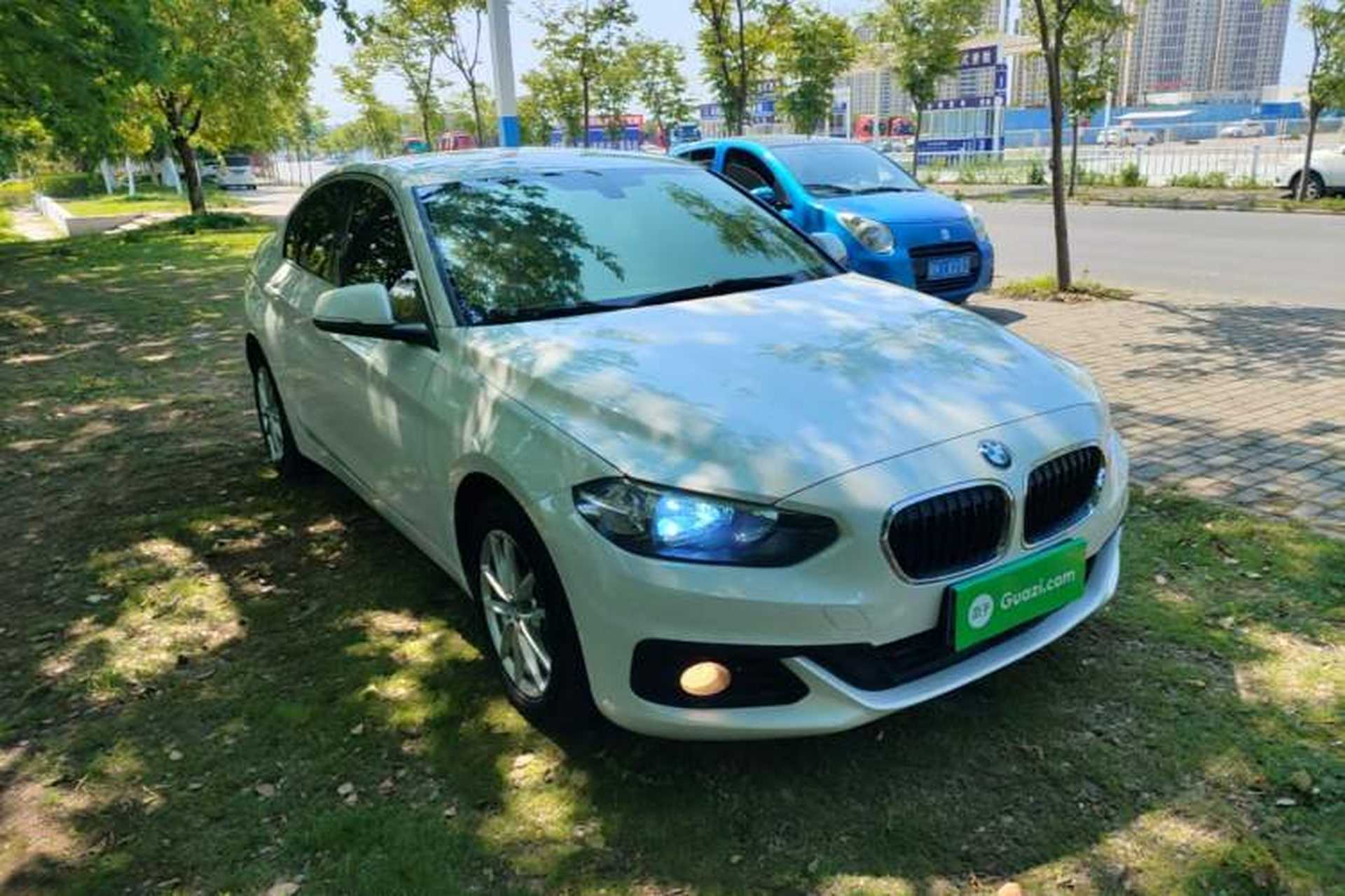 Used BMW 1 Series 2018 118i Fashion Model Front Right 45 Deg