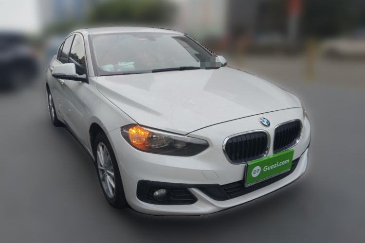 Used BMW 1 Series 2018 118i Fashion Model Front Right 45 Deg
