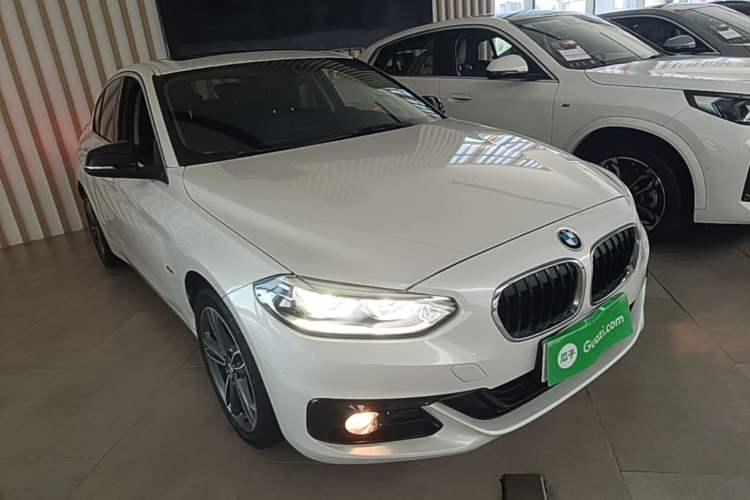 Used BMW 1 Series 2018 118i Sport Edition Front Right 45 Deg