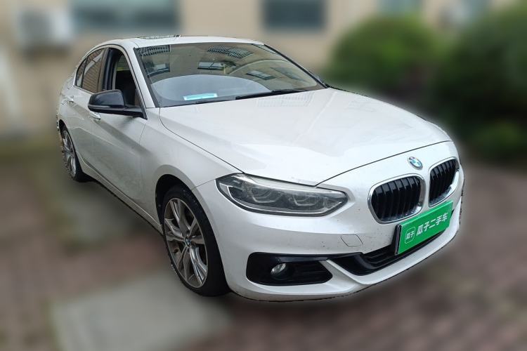 Used BMW 1 Series 2018 Restyled 120i Design Package Edition Front Right 45 Deg