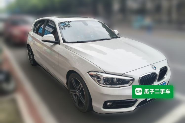 Used BMW 1 Series 2018 118i Sport Design Package Front Right 45 Deg