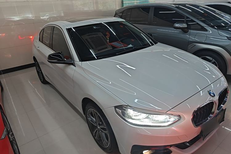 Used BMW 1 Series 2018 118i Sport Edition Front Right 45 Deg