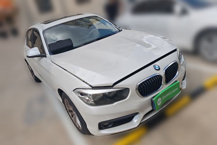 Used BMW 1 Series 2018 118i Leading Model Front Right 45 Deg