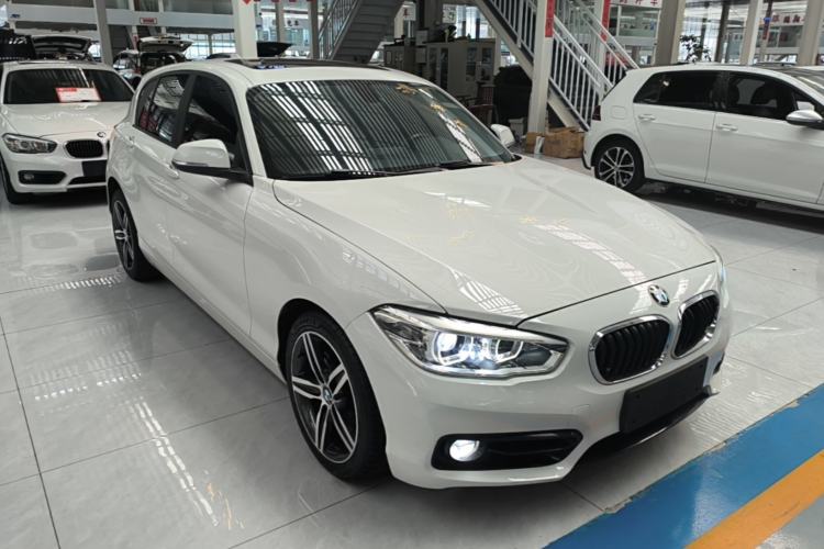 Used BMW 1 Series 2018 118i Sport Design Package Front Right 45 Deg