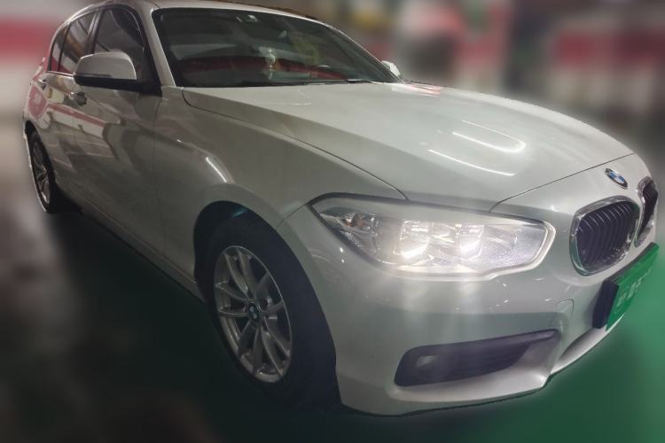 Used BMW 1 Series 2018 118i Leading Model Front Right 45 Deg
