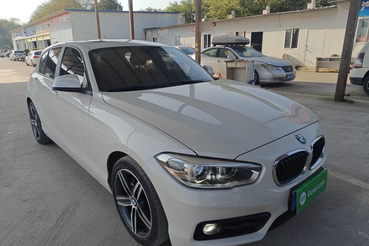 Used BMW 1 Series 2018 118i Sport Design Package Front Right 45 Deg