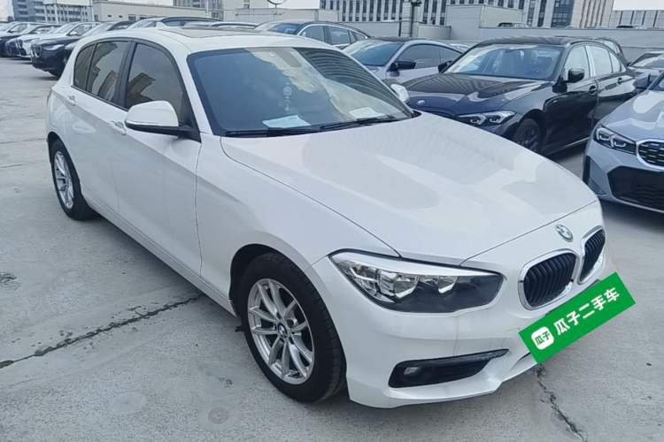 Used BMW 1 Series 2018 118i Leading Model Front Right 45 Deg