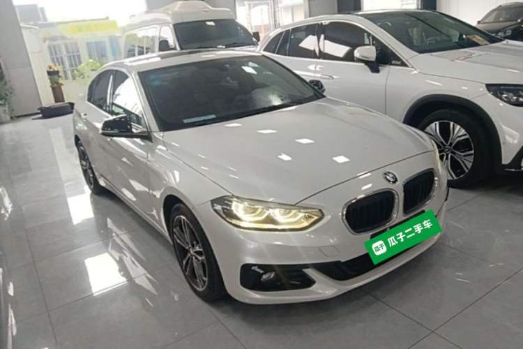 Used BMW 1 Series 2018 118i Sport Edition Front Right 45 Deg