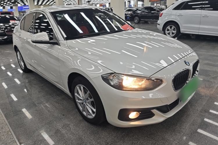 Used BMW 1 Series 2018 118i Fashion Model Front Right 45 Deg