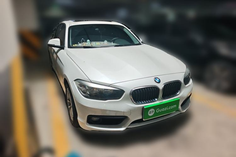 Used BMW 1 Series 2018 118i Leading Model Front Right 45 Deg