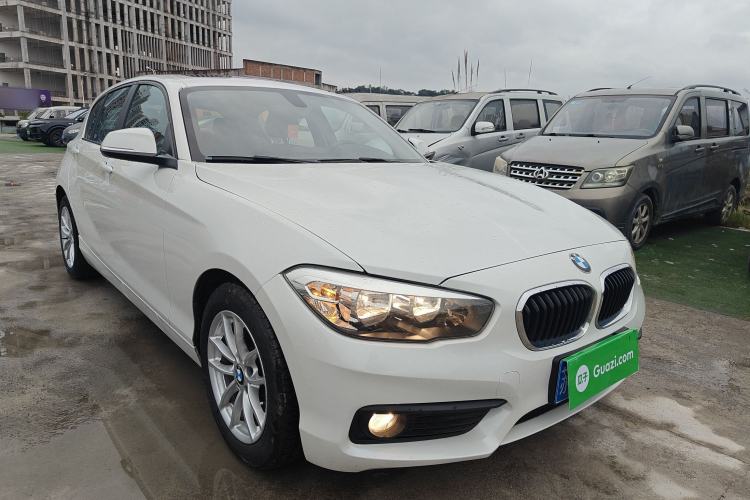 Used BMW 1 Series 2018 118i Leading Model Front Right 45 Deg