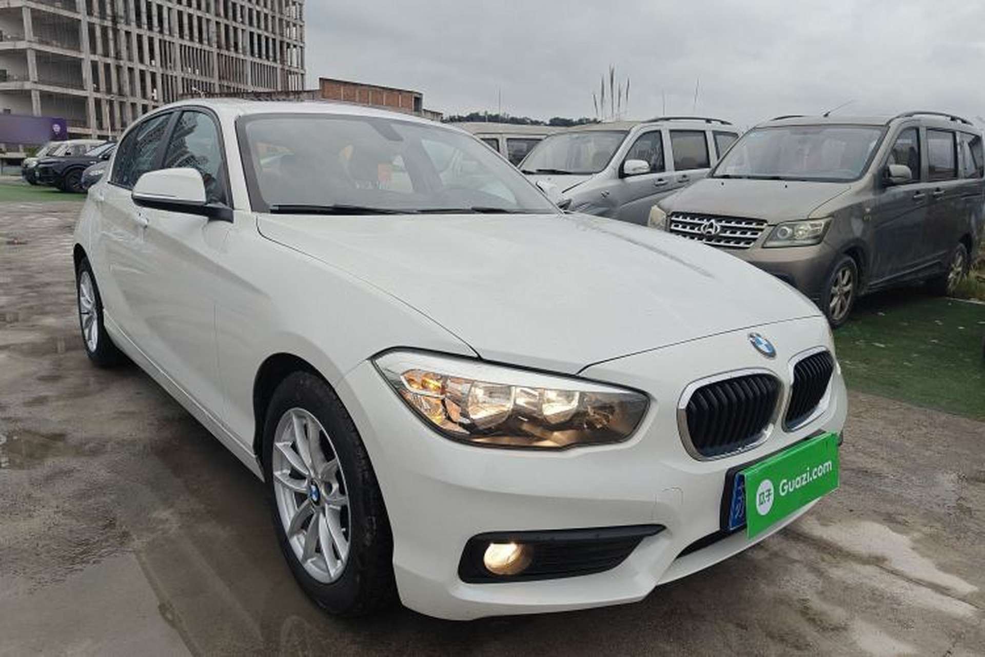 Used BMW 1 Series 2018 118i Leading Model Front Right 45 Deg