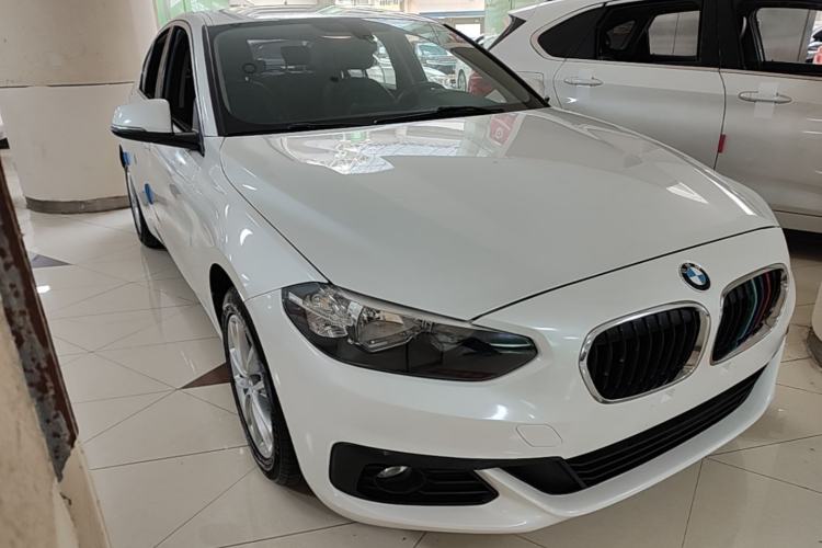 Used BMW 1 Series 2018 118i Fashion Model Front Right 45 Deg