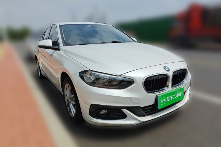 Used BMW 1 Series 2018 118i Fashion Model Front Right 45 Deg