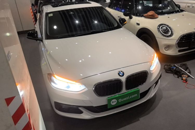 Used BMW 1 Series 2018 118i Sport Edition Front Right 45 Deg