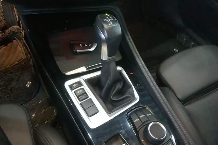 Used BMW 1 Series 2018 118i Sport Edition Gear Lever