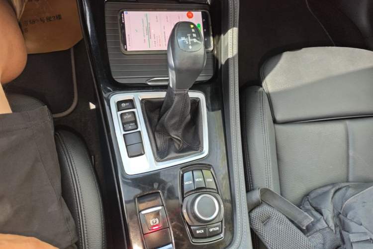 Used BMW 1 Series 2018 118i Sport Edition Gear Lever
