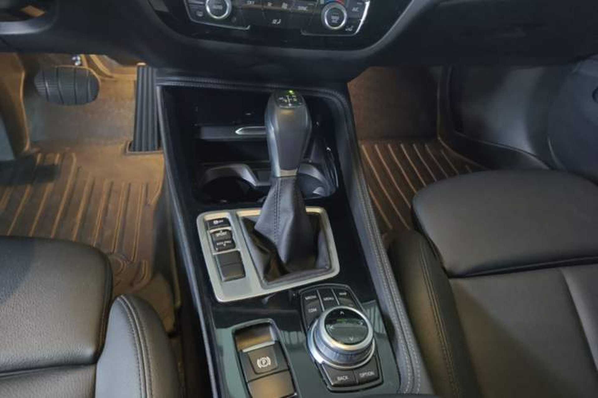 Used BMW 1 Series 2018 120i Design Package Model Gear Lever
