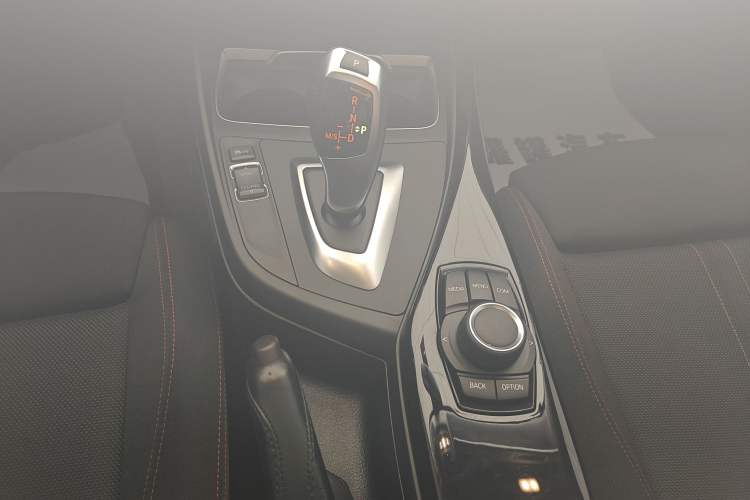 Used BMW 1 Series 2018 118i Sport Design Package Gear Lever