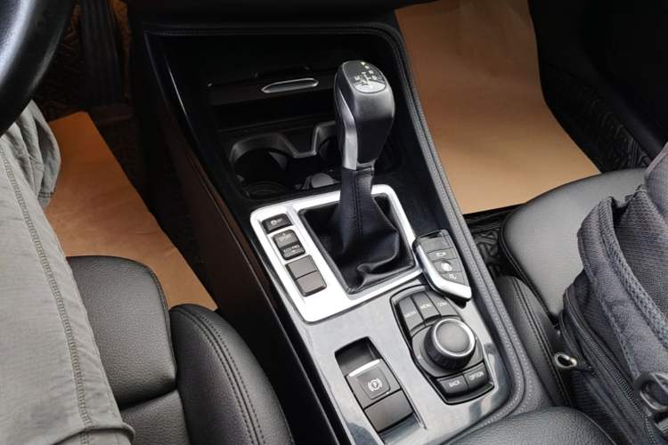 Used BMW 1 Series 2018 Facelifted 118i Sport Edition Gear Lever