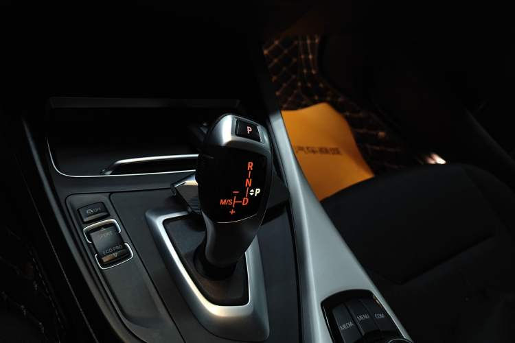 Used BMW 1 Series 2018 118i Leading Model Gear Lever