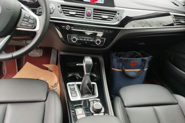 Used BMW 1 Series 2018 118i Sport Edition Gear Lever