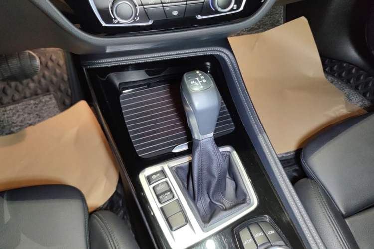 Used BMW 1 Series 2018 Facelifted 118i Sport Edition Gear Lever