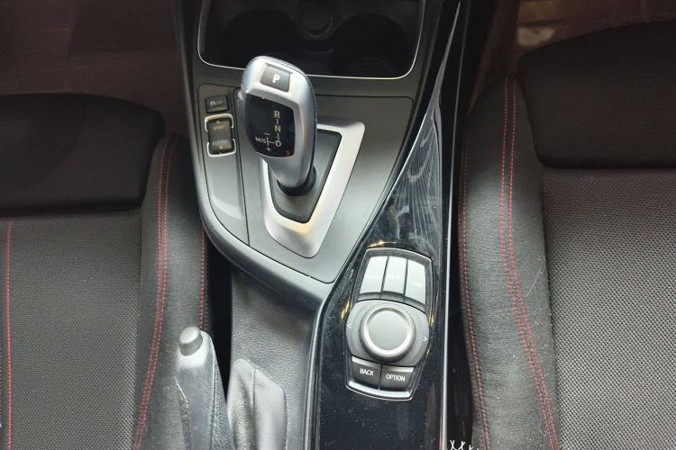 Used BMW 1 Series 2018 118i Sport Design Package Gear Lever