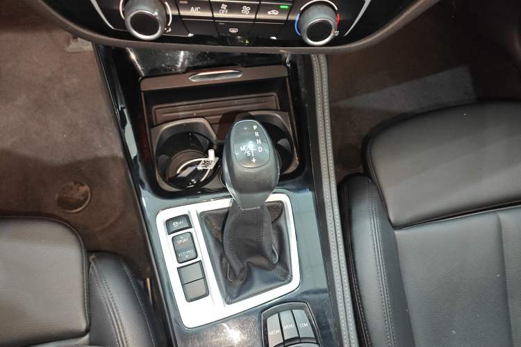 Used BMW 1 Series 2018 118i Sport Edition Gear Lever