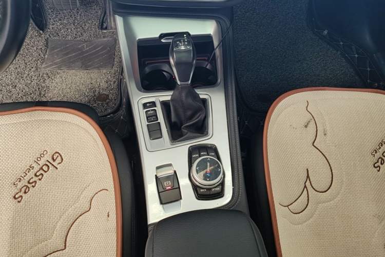 Used BMW 1 Series 2018 118i Sport Edition Gear Lever