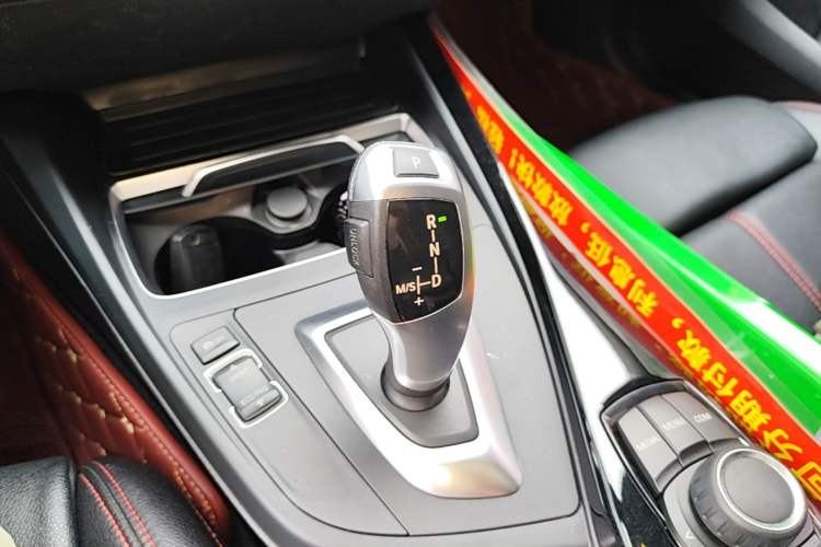 Used BMW 1 Series 2018 118i Sport Design Package Gear Lever