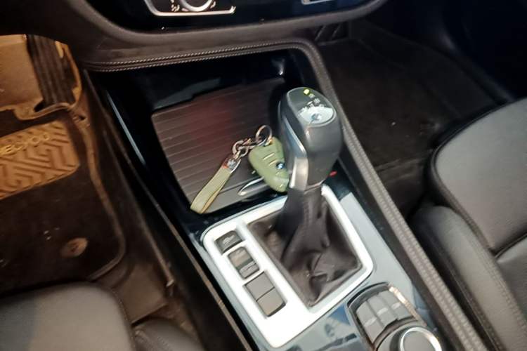 Used BMW 1 Series 2018 118i Sport Edition Gear Lever