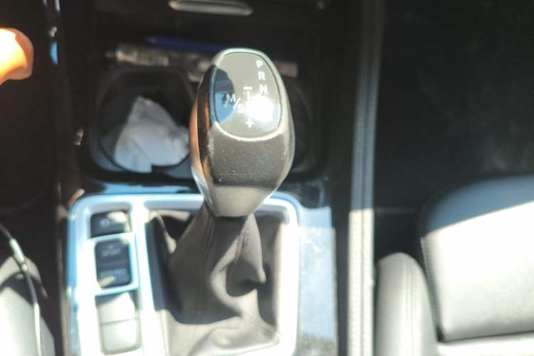 Used BMW 1 Series 2018 118i Sport Edition Gear Lever