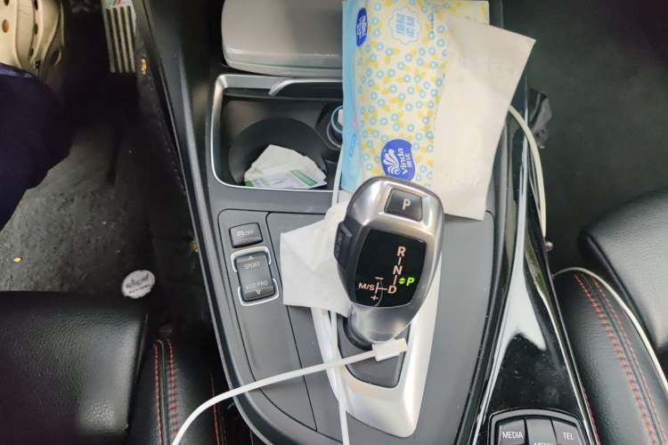 Used BMW 1 Series 2018 118i Sport Design Package Gear Lever