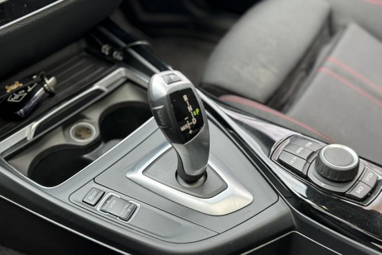Used BMW 1 Series 2018 118i Sport Design Package Gear Lever