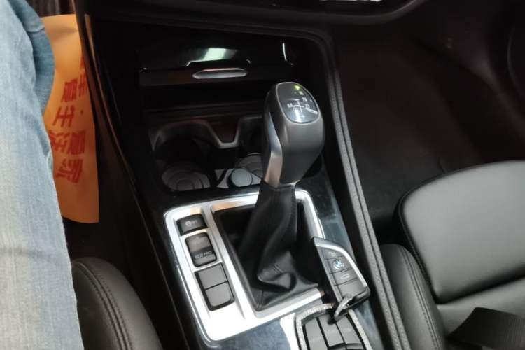 Used BMW 1 Series 2018 Facelifted 118i Sport Edition Gear Lever